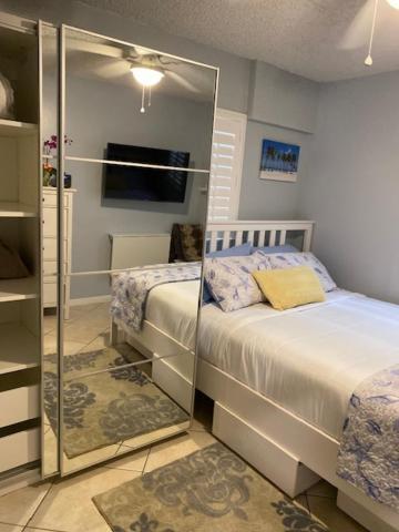 Modern 2/1 Apt Near Midtown And Beaches ไมอามี ภายนอก รูปภาพ